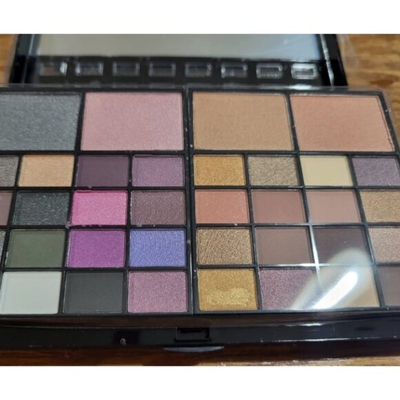 All In One Makeup Gift Kit Ultimate Color Combination - Picture 2 of 3